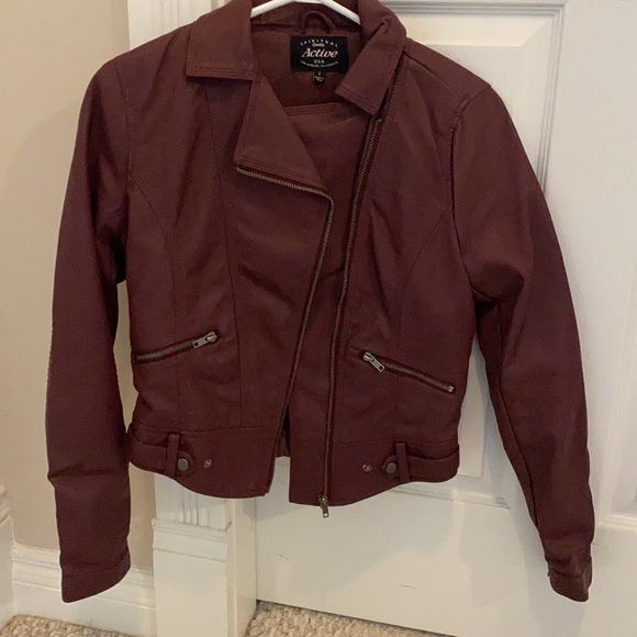 Beautiful leather jacket - Picture 2 of 3